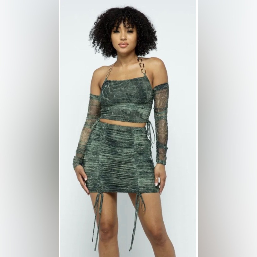 Elegant Green Lace Skirt by [Brand]